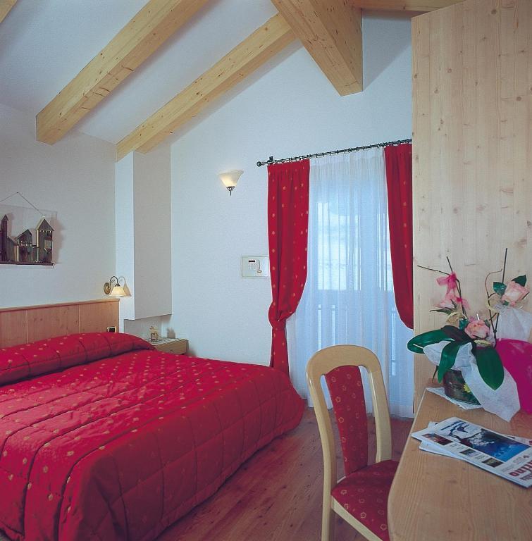 Hotel Zirmes Moena Chambre photo
