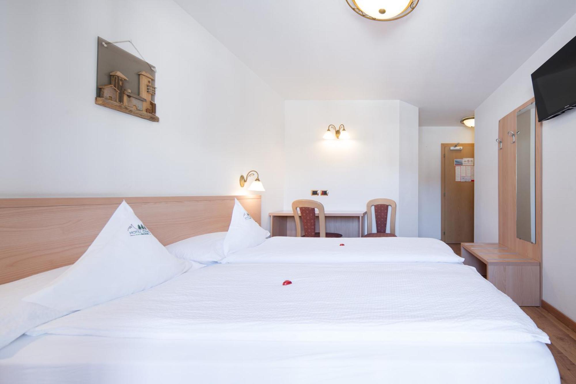 Hotel Zirmes Moena Extérieur photo