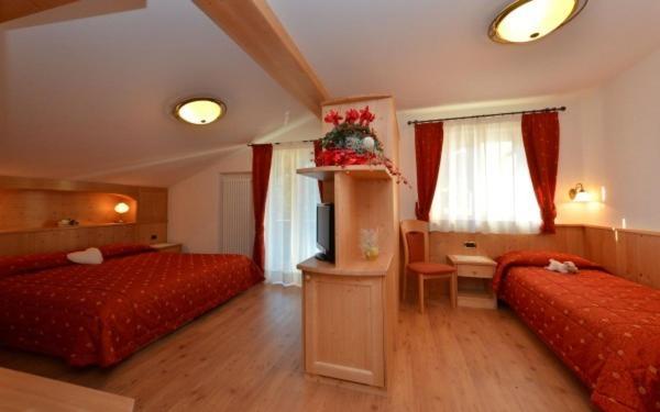 Hotel Zirmes Moena Extérieur photo