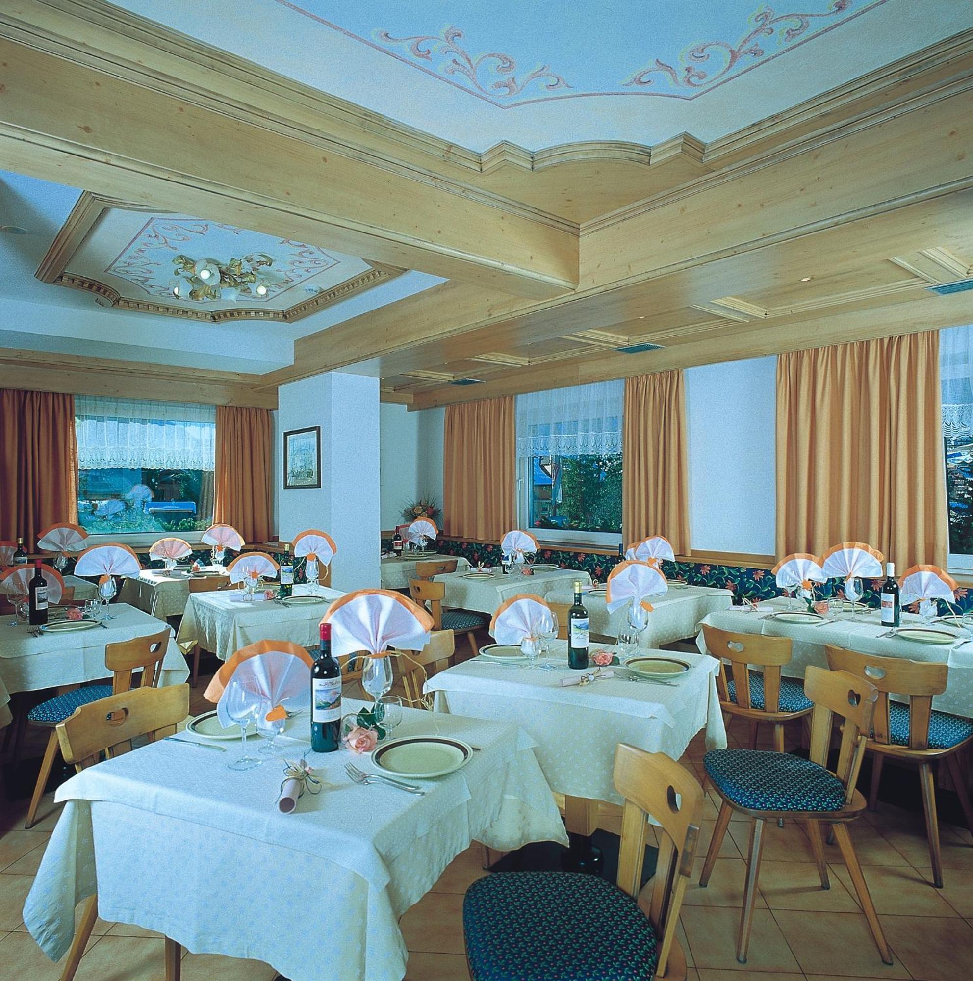 Hotel Zirmes Moena Extérieur photo